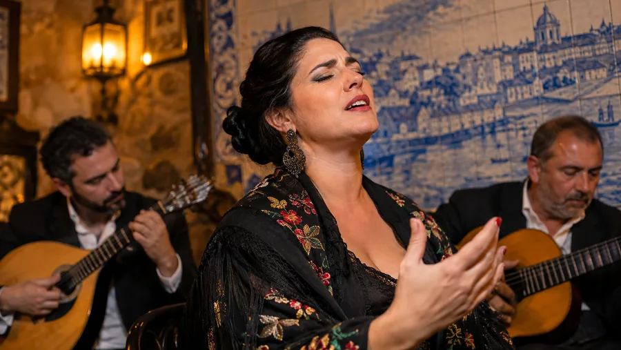 Sławni śpiewacy fado: Legendarne głosy portugalskiego fado