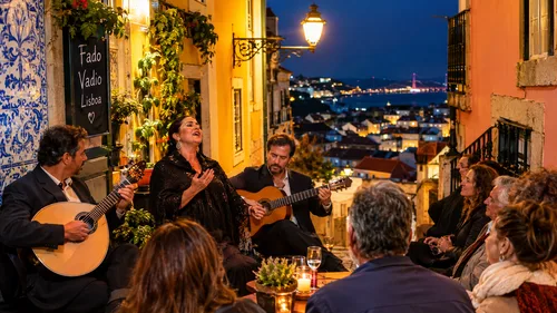 5. Fado Vadio de Nuit